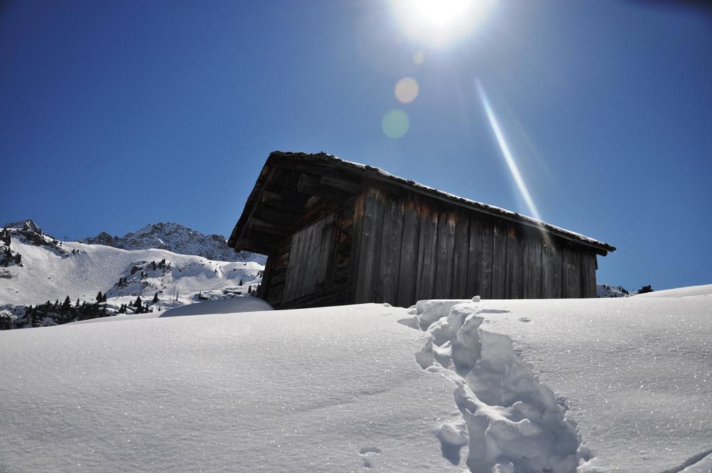 Gasthof Baren Hotel Holzgau Exterior photo