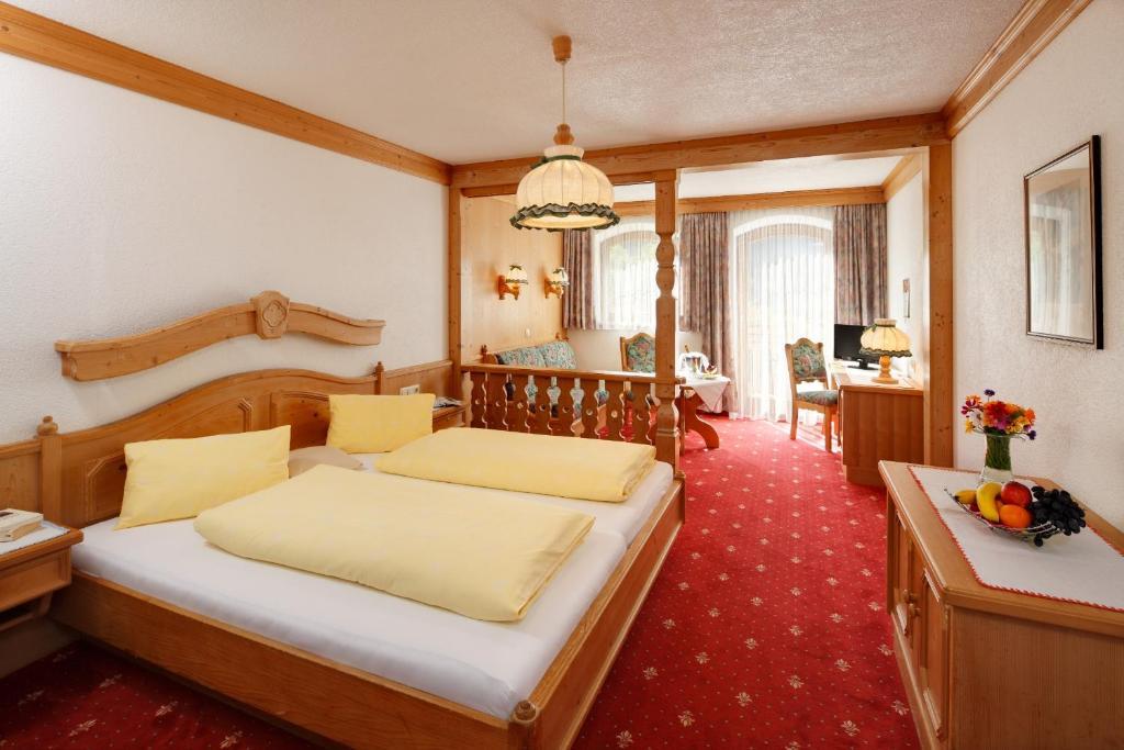 Gasthof Baren Hotel Holzgau Room photo